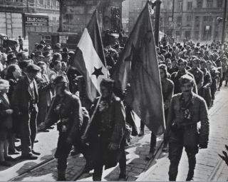 Солдаты Красной Армии и Народно-освободительной армии освобождают города Хорватии от фашистов.