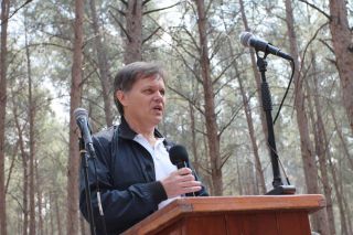 Владимир Скворцов. Выезд белорусского землячества в сосновый лес под Модиином, фоторепортаж Израиль в лицах