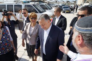Премьер-министр Венгрии посетил Стену Плача, фото Израиль в лицах